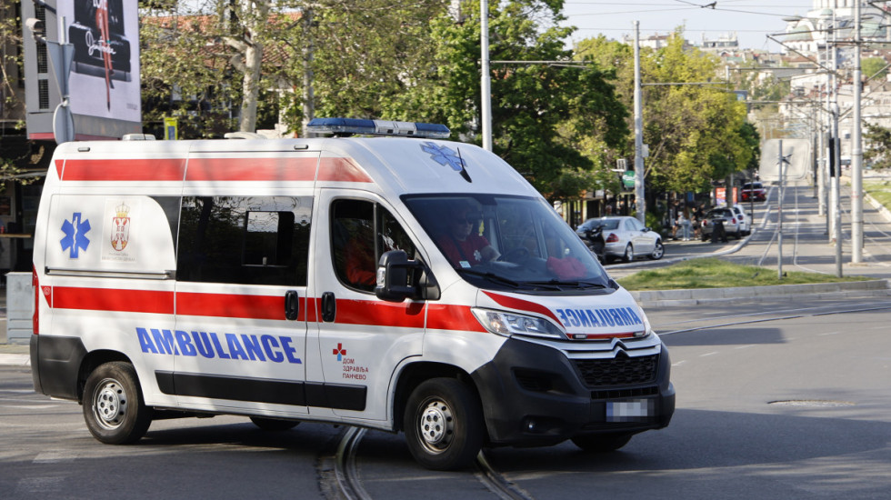 Automobil udario stariju ženu na pešačkom prelazu na Banjici u Bulevaru oslobođenja
