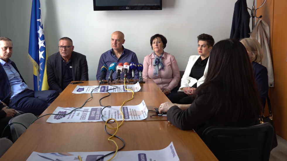 Lekari i stomatolozi iz Tuzlanskog kantona stupili u generalni štrajk: Zbrinjavaju samo hitne slučajeve