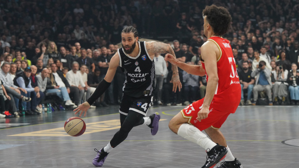 (FOTO) Crveno-beli savladani u "večitom derbiju": Partizan bolji od Zvezde u polufinalu ABA lige