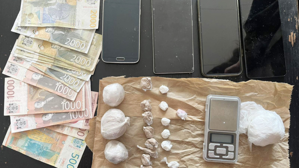 Uhapšene tri osobe u Beogradu: Policija zaplenila heroin, amfetamin i kokain