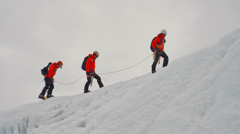 Gužva na "krovu sveta": Rekordnih 274 planinara osvajalo Mont Everest u jednom danu
