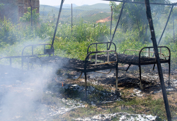 Zapaljen zdravstveni centar u Kongu, 18 sumnjivih na ebolu pobeglo