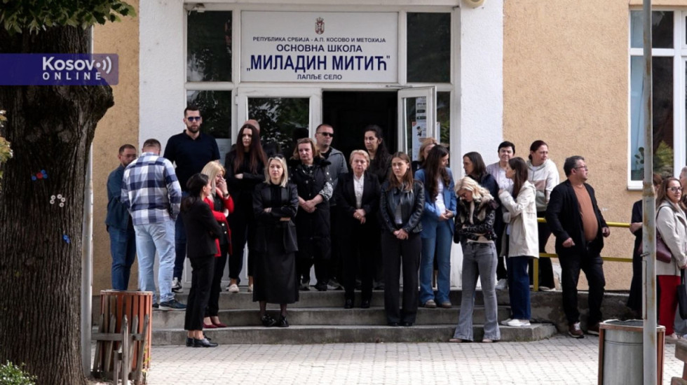 Nastavljeni protesti zaposlenih u zdravstvu i prosveti u Gračanici: "Hapšenje direktora pritisak na svakog Srbina"