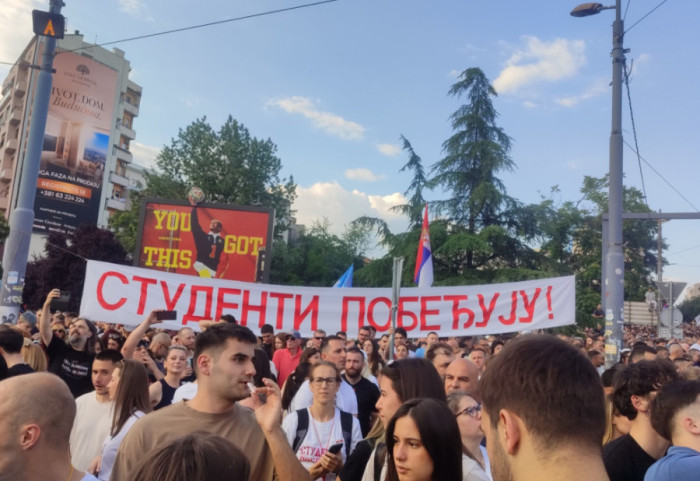 (FOTO/VIDEO) Počeo studentski skup na Slaviji: Kolone građana i dalje pristižu