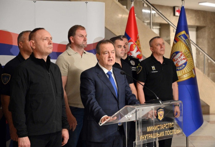 Dačić o neredima kod Predsedništva: Ima povređenih policajaca, privedene 23 osobe