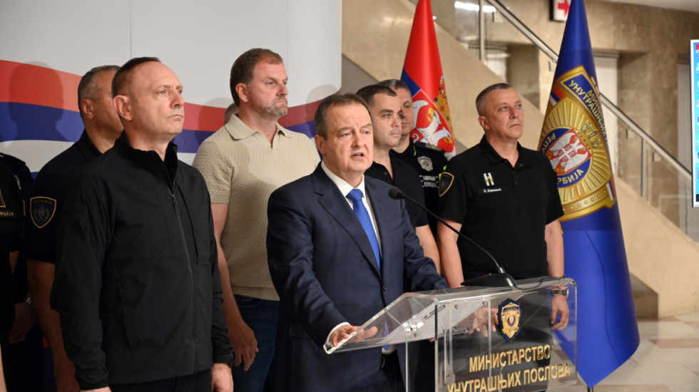Dačić o neredima kod Predsedništva: Ima povređenih policajaca, privedene 23 osobe
