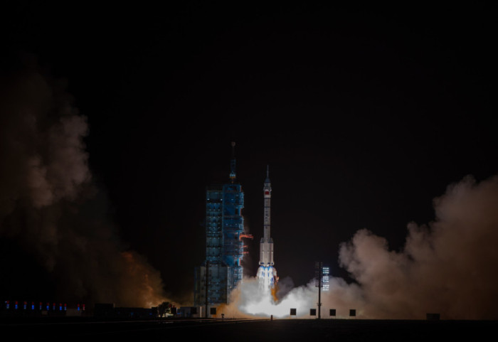 Kina poslala tri astronauta u svemir, jedan ostaje godinu dana u orbiti