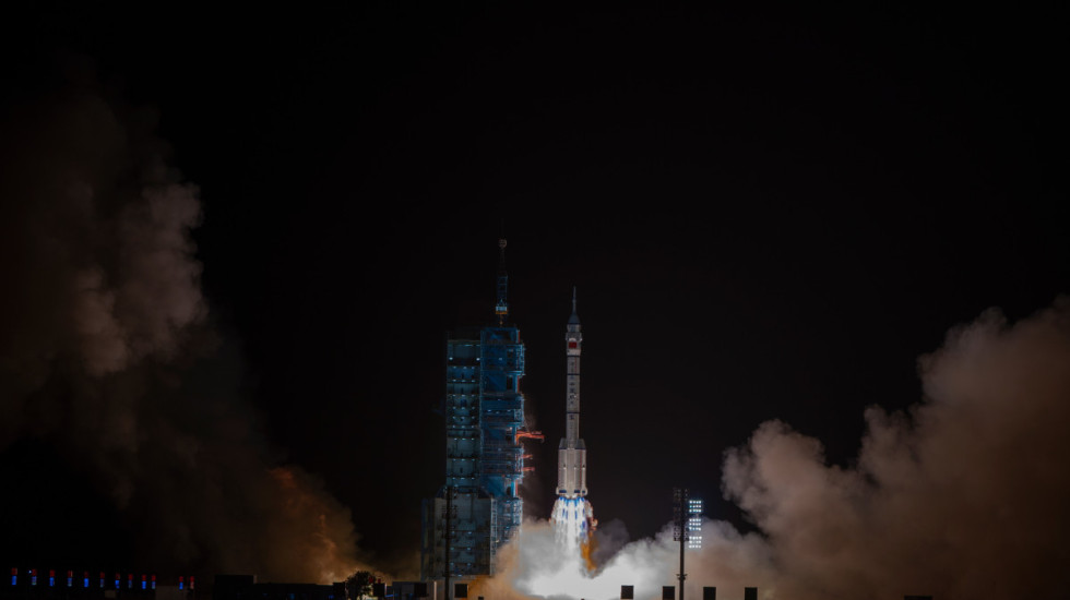 Kina poslala tri astronauta u svemir, jedan ostaje godinu dana u orbiti