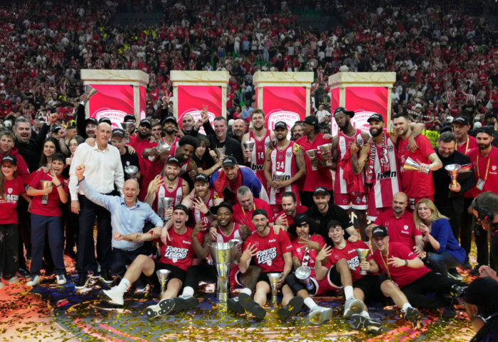 (FOTO) Olimpijakos šampion Evrope: "Crveno-beli" iz Pireja odneli titulu najboljeg u Evroligi ove sezone