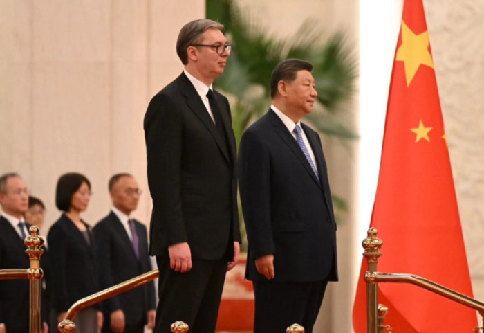 (FOTO) Predsednik Srbije sa suprugom u poseti Velikom domu naroda u Pekingu, dočekao ih Si Đinping