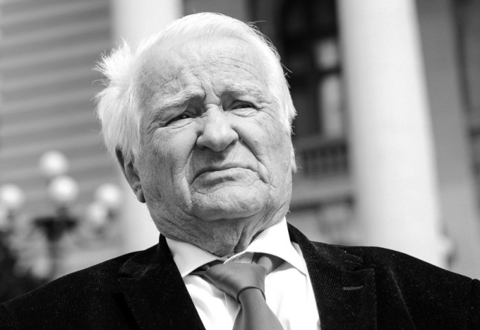 Preminuo Dragoljub Mićunović (96), prvi predsednik Demokratske stranke