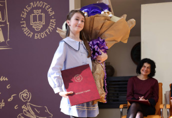 (FOTO) Od "Cvrčka i mrava" do Žila Verna: Teodora (10) je čitalac godine u Beogradu, pročitala skoro 200 knjiga