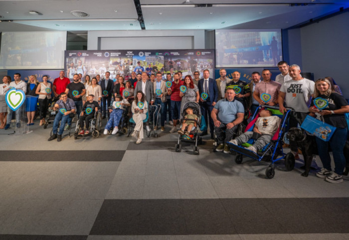 (FOTO) Svojim primerom inspirišu hiljade drugih: Uručena prizanja herojima Beogradskog maratona 2026.