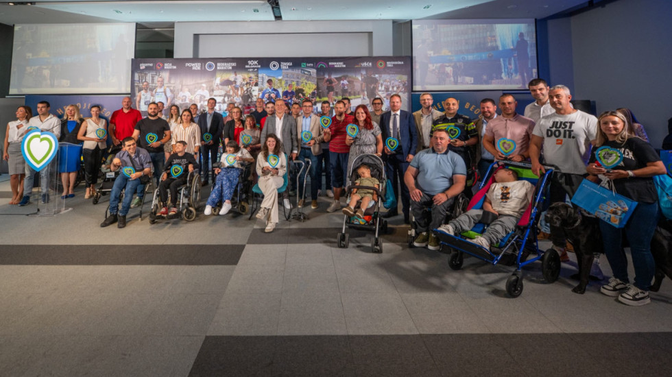 (FOTO) Svojim primerom inspirišu hiljade drugih: Uručena prizanja herojima Beogradskog maratona 2026.