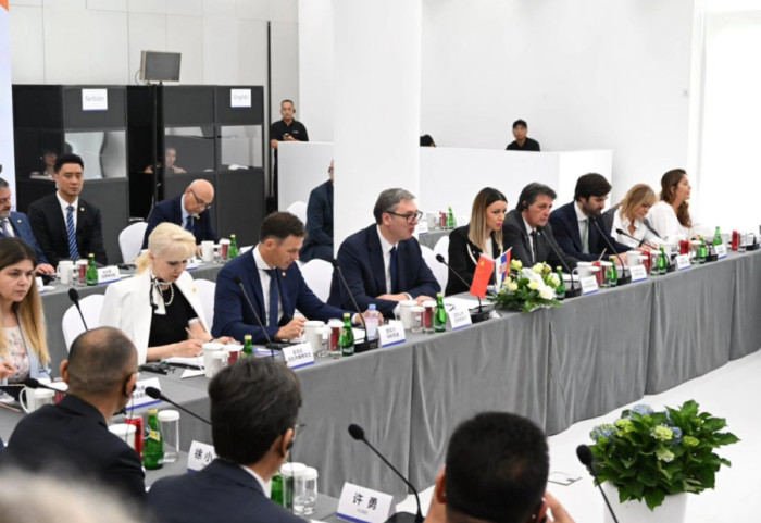(FOTO/VIDEO) Vučić četvrti dan u Kini: Potpisani sporazumi sa vodećim kompanijama, investicije vredne 953 miliona evra
