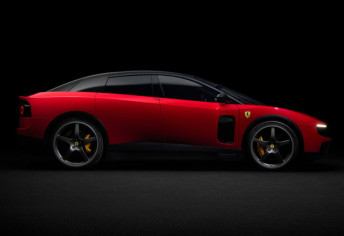 Ferari predstavio svoj prvi potpuno električni model "Luce", akcije kompanije pale