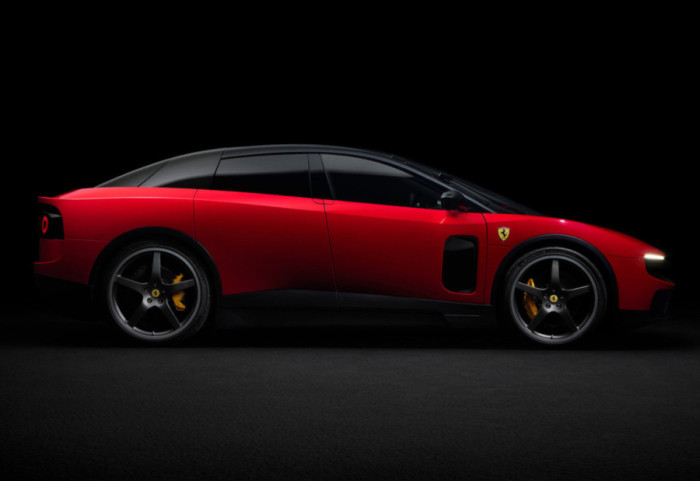 Ferari predstavio svoj prvi potpuno električni model "Luce", akcije kompanije pale