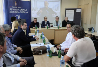 Macut razgovarao sa dekanima fakulteta: "Smanjiti obim gradiva i unaprediti nastavu iz prirodnih nauka"
