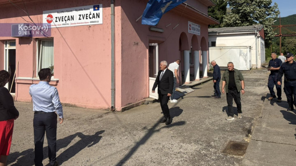 Kosovska policija blokirala prilaz železničkoj stanici u Zvečanu, skinut ćirilični natpis