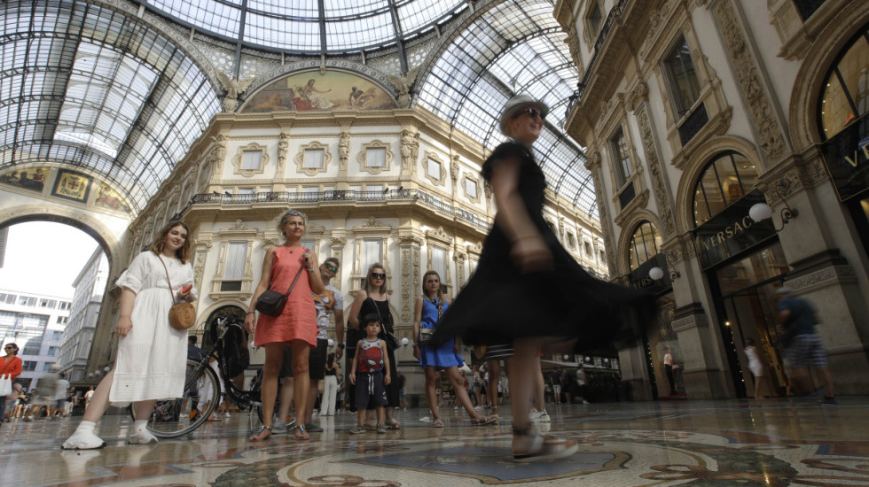 Ritual za sreću oštetio simbol čuvene galerije: Milanski bik mora da ide na obnovu