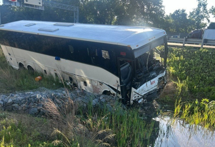 Saobraćajna nesreća u Virdžiniji: Autobus udario u šest vozila, poginulo pet osoba