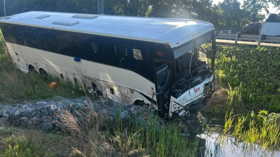 Saobraćajna nesreća u Virdžiniji: Autobus udario u šest vozila, poginulo pet osoba