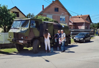 (FOTO) Pomoć građanima: Vojska Srbije angažovala dodatne cisterne zbog nestašice vode u Čačku