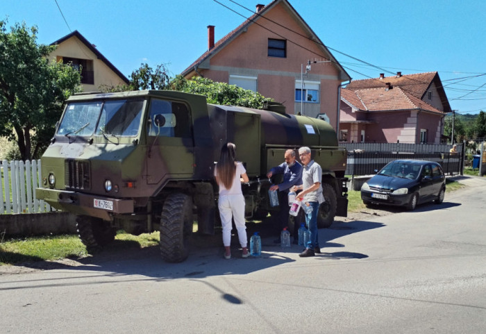 (FOTO) Pomoć građanima: Vojska Srbije angažovala dodatne cisterne zbog nestašice vode u Čačku