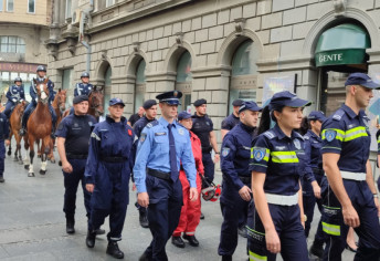 (FOTO) Održan tradicionalni defile konjanika Policijske brigade i Orkestra policije