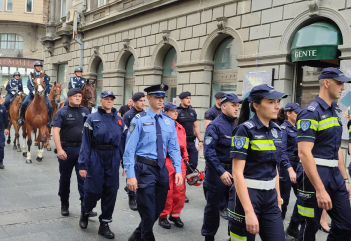 (FOTO) Održan tradicionalni defile konjanika Policijske brigade i Orkestra policije
