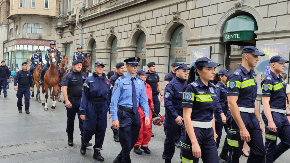 (FOTO) Održan tradicionalni defile konjanika Policijske brigade i Orkestra policije